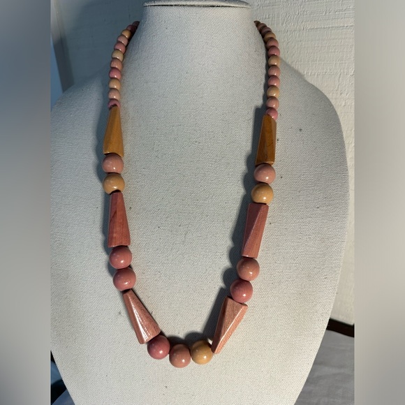 Vintage MCM peach blush wooden bead necklace - Picture 3 of 8